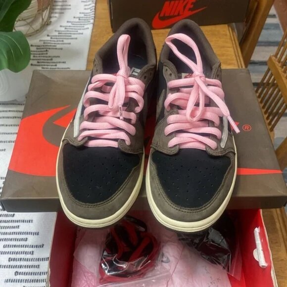 Travis Scott jordan 1 main image 7